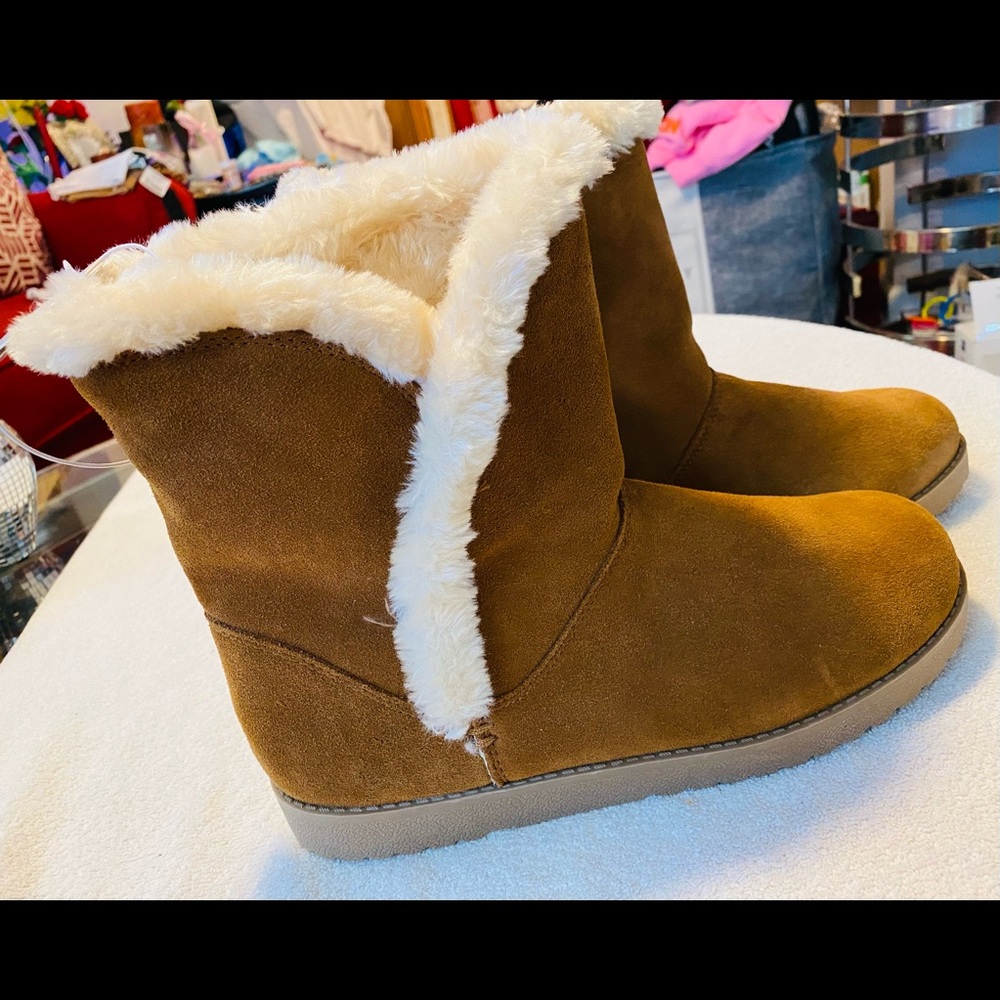 Brand New Suede Ankle Boots By UNIVERSAL THREAD - Size 11 - Super Fuzzy - box 82